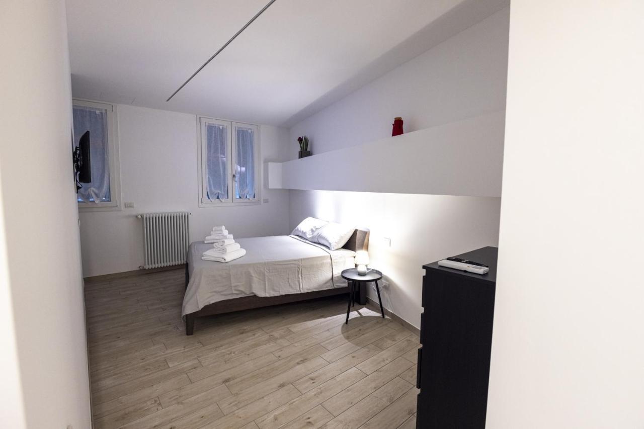 Loft La Sedia Rossa - Centro Storico Apartment Milan Exterior photo
